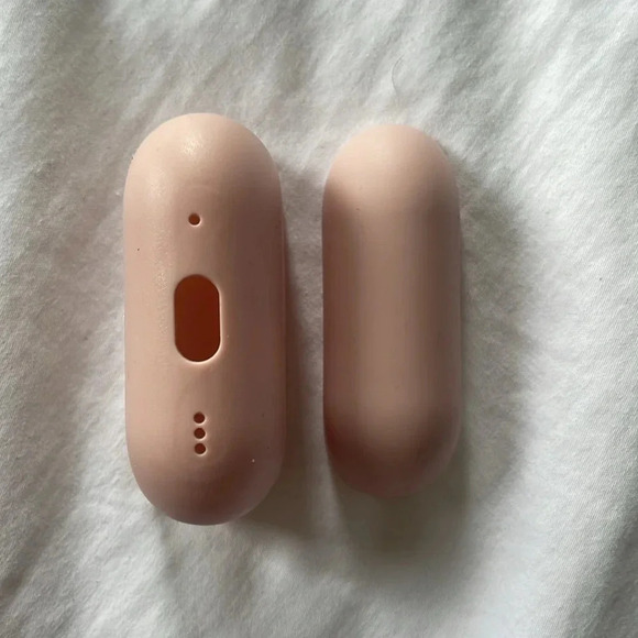 Silicone AirPods Case  - FREE with purchase - Picture 3 of 4